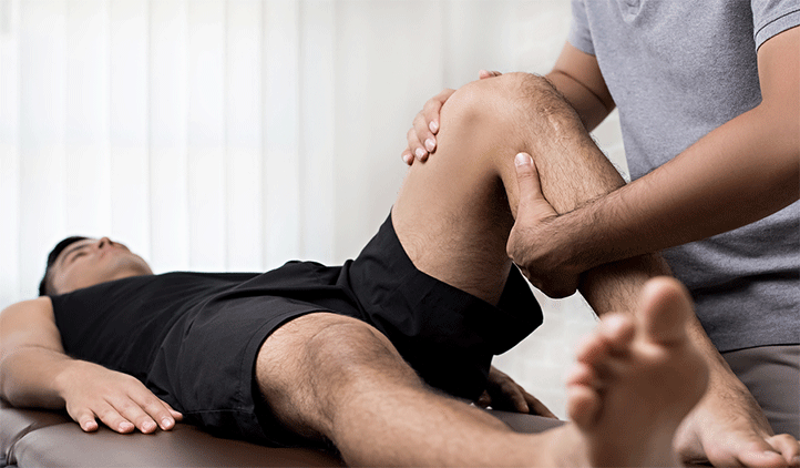 chiro-knee-bigstockphoto